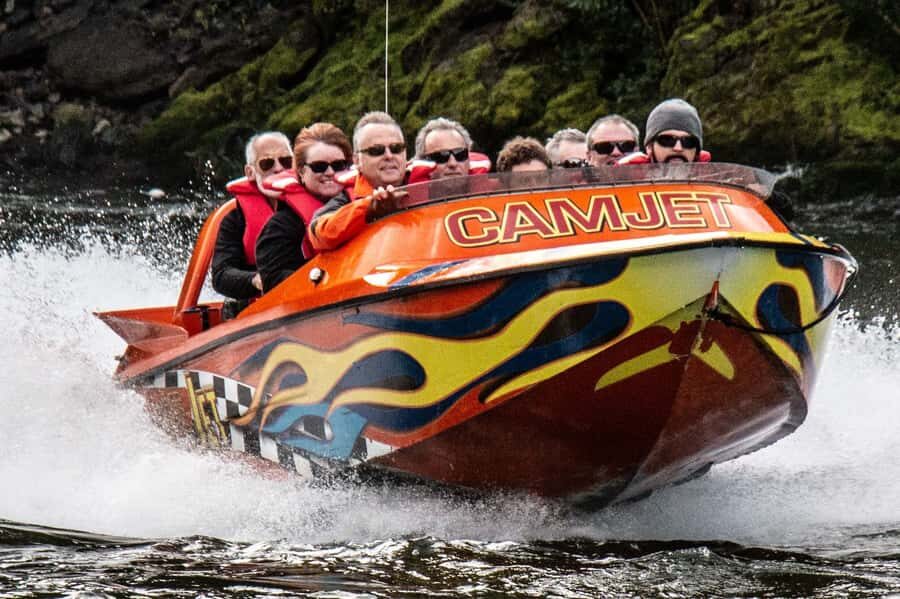 Cambridge Waikato New Zealand: Tour -45 Min Extreme Jet Boat - Waikato River V8 thrills near Cambridge: what you’re really buying