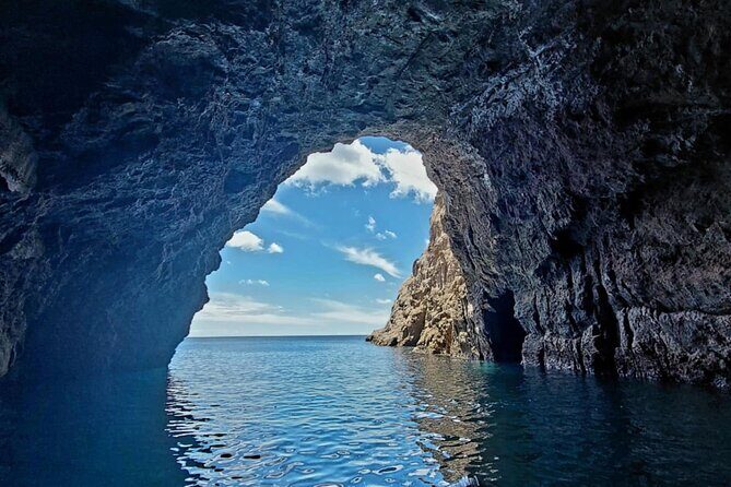 Cathedral Cove Scenic Cruises Whitianga - Captain Baz and a max-10 boat: service that keeps it fun