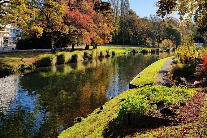 Christchurch City Private Day Tour with Gondola - Christchurch Botanic Gardens: Avon River Punting Plus a Time Reality Check