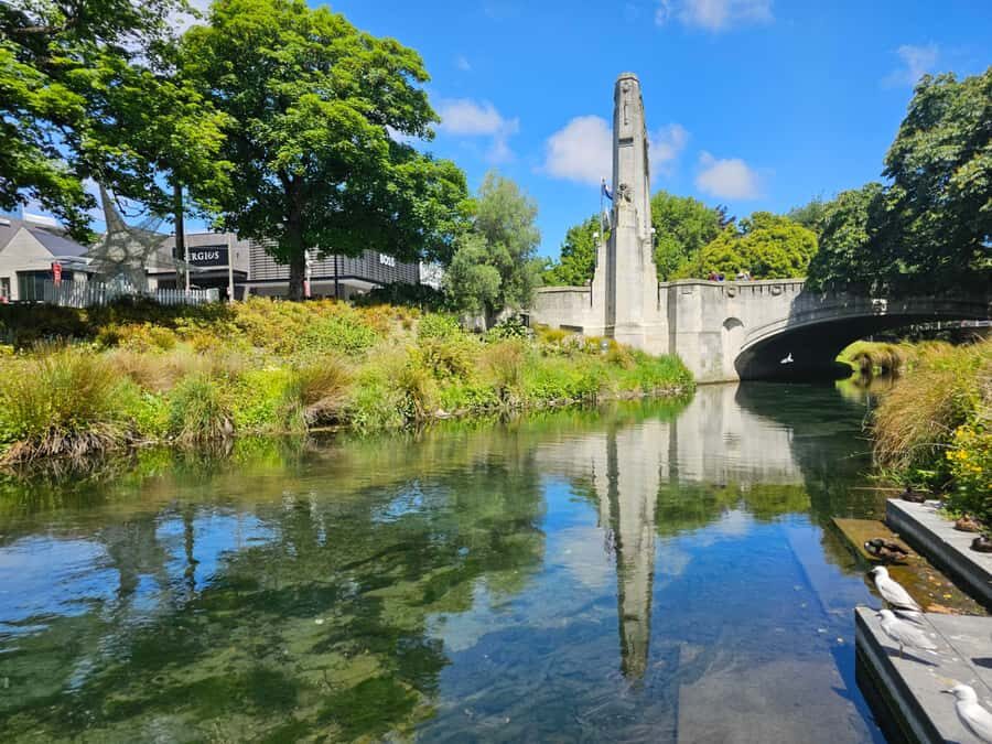 Christchurch: Ōtautahi Meander Walking Tour with Tastings - Morning tea and local tastings: the food stops that make the history stick