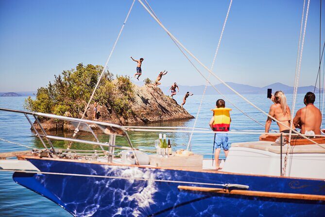 Classical Sailing - Māori Rock Carvings -Taupo Sailing Adventures - How the day is paced: what happens at Lake Taupō
