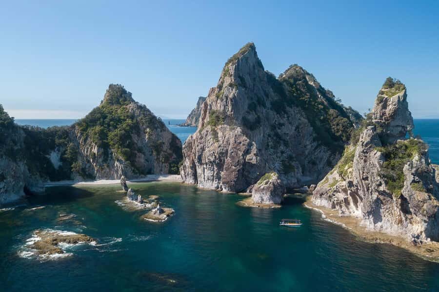 Coromandel: Aldermen Islands Marine Reserve Wildlife Cruise - Weather, safety, and when your trip might change