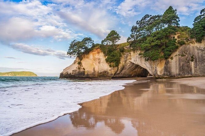 Coromandel Coastal Experience - Small Group Tour from Auckland - Hot Water Beach: dig your thermal spa, then enjoy the geothermal timing