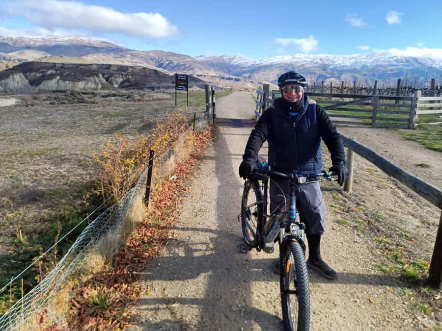 Cromwell: Lake Dunstan Trail Bike Rental and Luxury Shuttle - Who should book this ride, and who should skip it