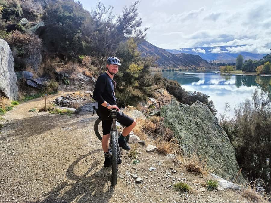 Cromwell: Lake Dunstan Trail Bike Rental and Luxury Shuttle - Carrick Winery and Burger Afloat stops: breaks you’ll actually use