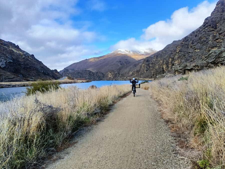 Cromwell: Lake Dunstan Trail Bike Rental and Luxury Shuttle - Clyde finish and the luxury shuttle back to Cromwell