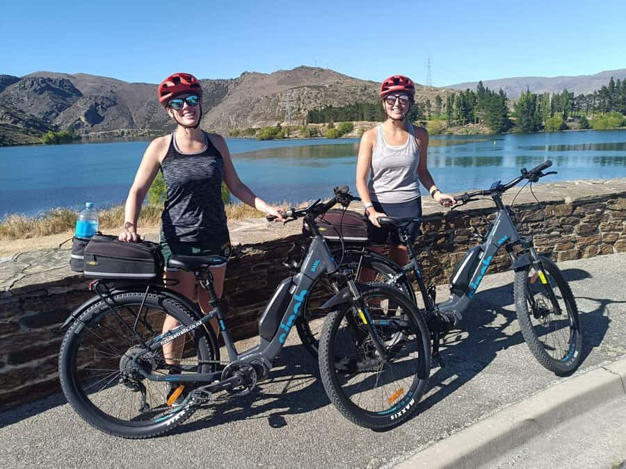 Cromwell: Lake Dunstan Trail Bike Rental and Luxury Shuttle - Cromwell safety briefing and bike fit that keeps you confident