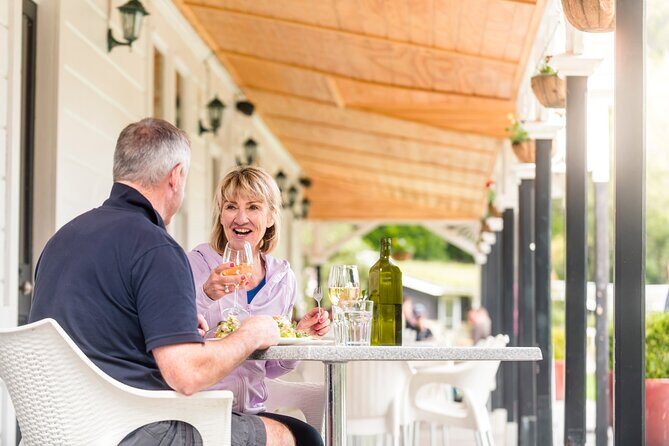 Cruise and Lunch at Furneaux Lodge - Furneaux Lodge at Endeavour Inlet: lunch with a view