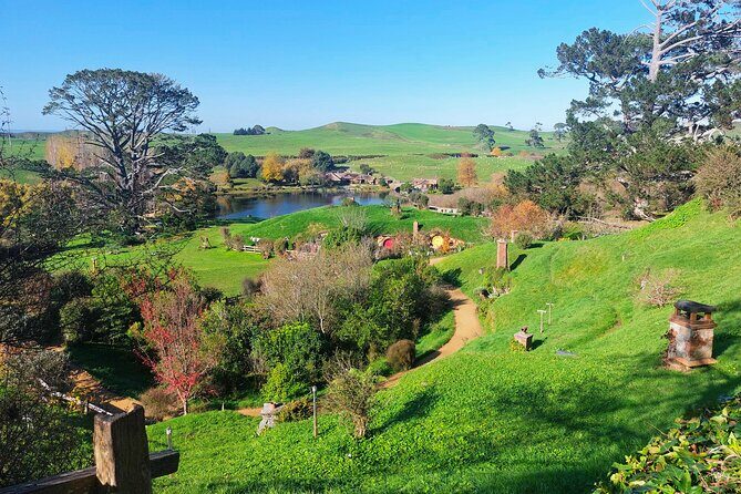 Day Tour Hobbiton + Rotorua from Auckland in Luxury Minibus - Lake Rotorua Sightseeing: Short, Sweet, and Easy