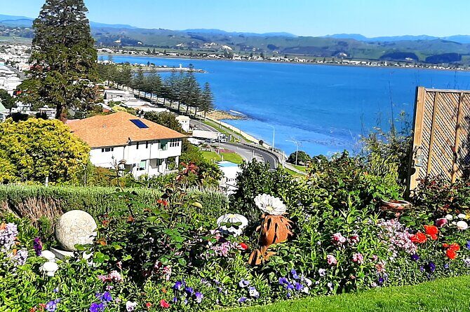 Deco Napier, Te Mata Peak, Garden Walk and Wine Tasting Tour - How this half-day tour fits Napier’s best hits