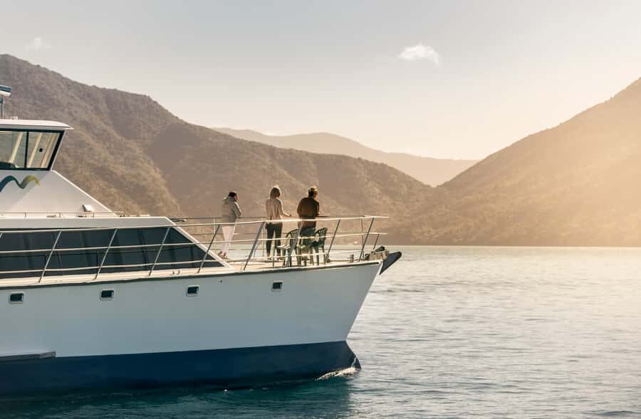 Depart Picton: Marlborough Sounds Afternoon Seafood Cruise - Licensed bar and snacks: what you can buy onboard