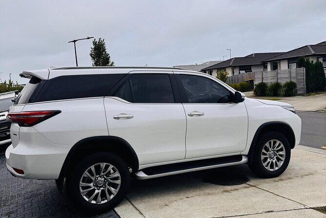 Direct & Quick Auckland Airport Transfer to/from Hotel in SUV - Price and value for up to 3 people