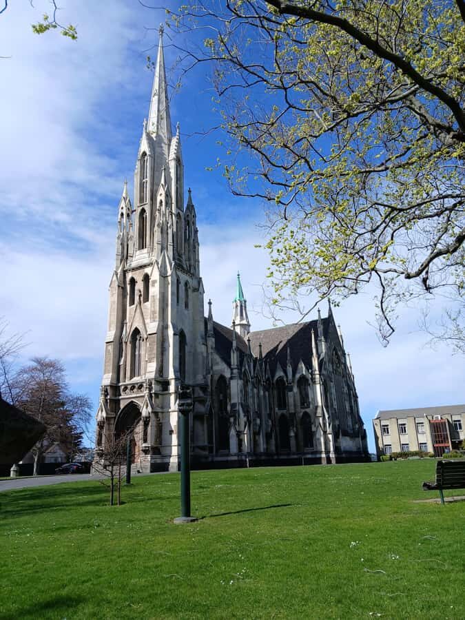 Dunedin: Peninsula with Lanarch Castle gardens & Olveston - Pace, comfort, and what to bring for a smooth day