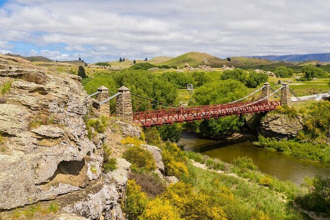 Dunedin to Queenstown One Way Tour Including Taieri Gorge Train - Kawarau Gorge and the Route Toward Queenstown