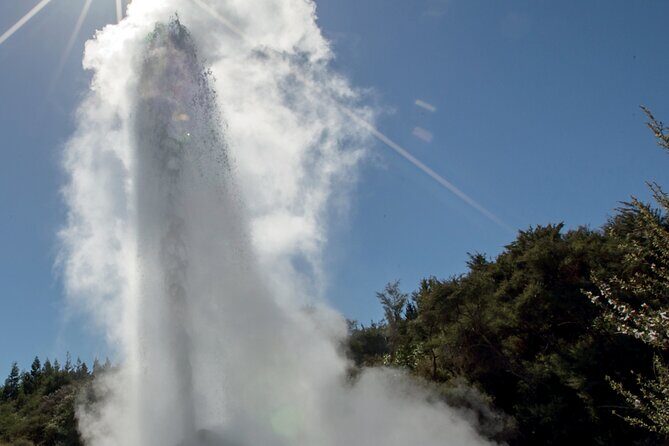 From Auckand: Waiotapu and Polynesian Spa Rotorua Day Tour - Rotorua District stop: a brief taste that helps the rest of the day make sense