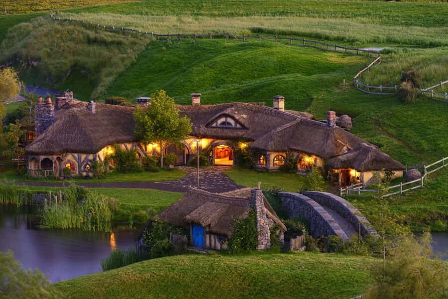 From Auckland: Hobbiton Movie Set - Private Tour - Return to Auckland: Expect a Full Day (and Plan for Late)