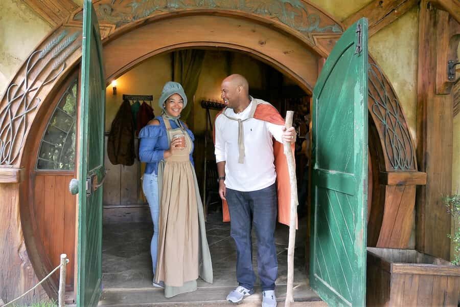 From Auckland: Hobbiton & Waitomo Caves Full-Day Trip - The Hidden Value: Why a Guide Changes Hobbiton