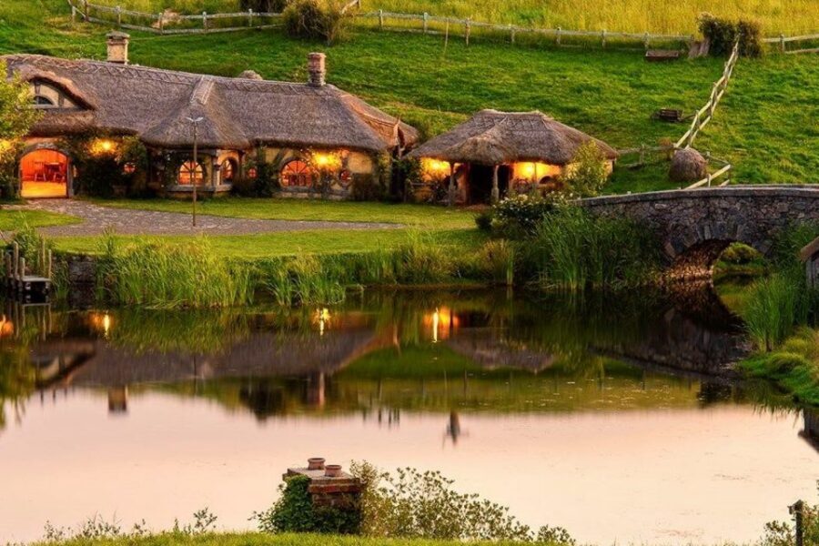 From Auckland: Hobbiton & Waitomo Caves Full-Day Trip - Waitomo Glowworm Caves: Boat Ride + Cave Facts in the Dark