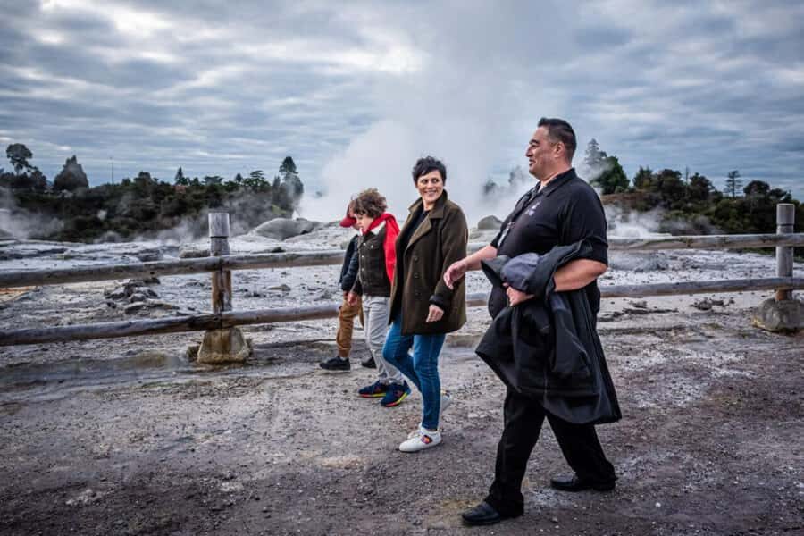 From Auckland: Rotorua Te Puia, Haka & Polynesian Spa Tour - The Māori cultural performance at Te Aronui a Rua