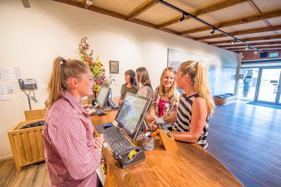 From Matamata: Guided Hobbiton Experience with Bus Transfers - Green Dragon Inn: the included drink and why the timing works