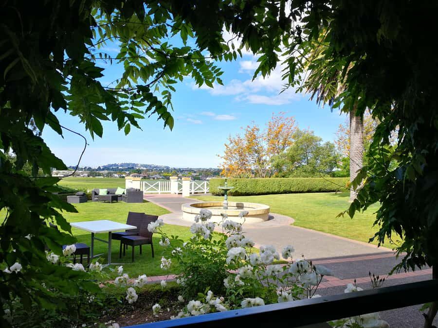 From Napier: Hawke's Bay Small Group Wine Capita Tour - The 5-hour flow from Napier: where the time goes