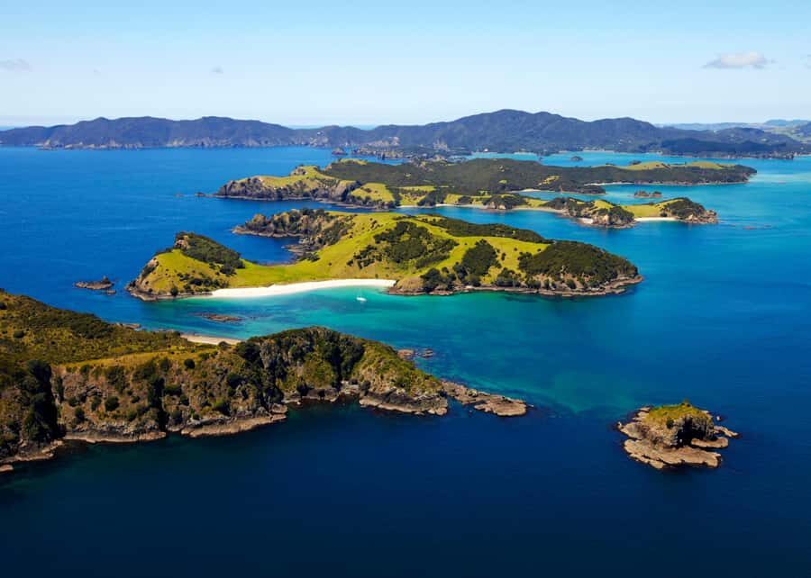 From Paihia: Hole in the Rock Cruise & Island Tour: 3 Hour - Leaving Paihia: where you start matters