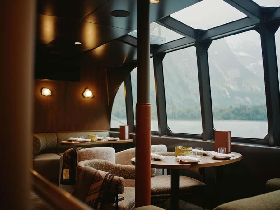 From Queenstown: Milford Sound Business Class with Cruise - Morning Tea in Te Anau: Coffee Before the Big Views