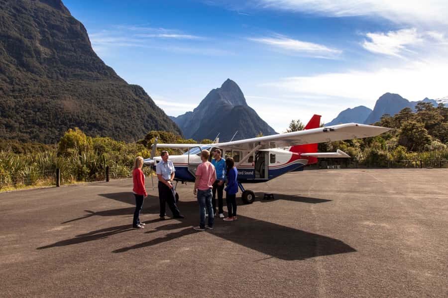 From Queenstown: Milford Sound Day Trip with Cruise & Flight - Food and timing: staying happy when the terminal has no lunch
