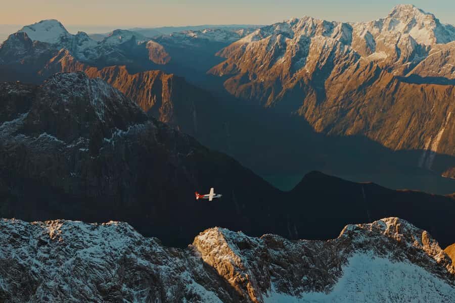 From Queenstown: Milford Sound Scenic Flight & Nature Tour - Lunch with a view: café stop or picnic timing