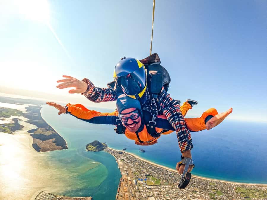 From Tauranga: Skydive over Mount Maunganui - 20 to 25 Minutes in the Air Over the Bay of Plenty