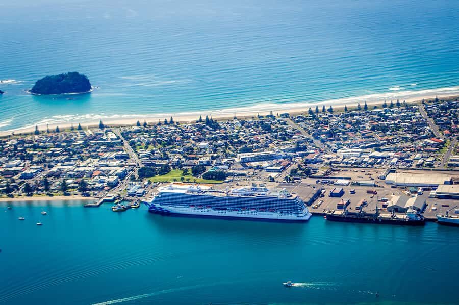From Tauranga: Skydive over Mount Maunganui - Your Tandem Jump: 12,000 vs 15,000 Feet and the Freefall Timing