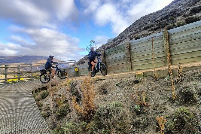 From Wanaka Bike the Lake Dunstan Trail with Shuttle Return - Cromwell setup: safety briefing, bike fit, and getting your ride dialed in