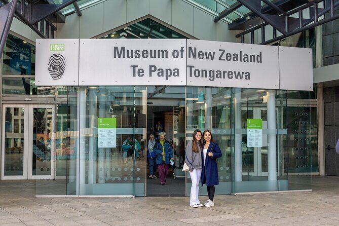 Full Day Guided Wellington Tour including guided tour at Te Papa - Weta Cave and Wellywood film-world culture in a tight loop