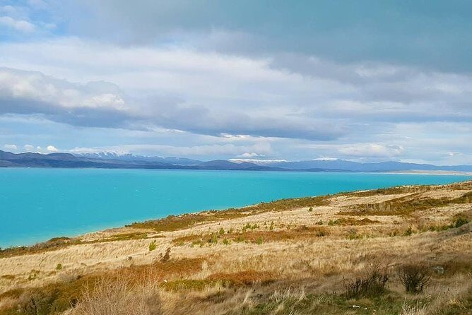 Full-Day Private Tour Mt.Cook from Christchurch - Lake Pukaki: short stop, big color payoff