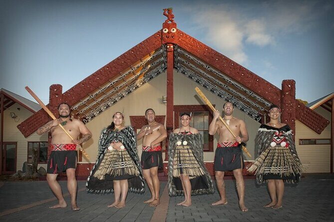 FULL DAY ROTORUA TOUR - Fully Customisable 13 hours Unlimited KMS - Key highlights of this private Rotorua and Taupō day