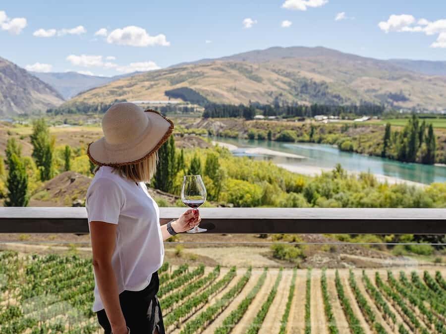 Gourmet Food and Wine Tour with Lunch and Wine Tastings - A 6.5-hour Central Otago day that stays focused on food