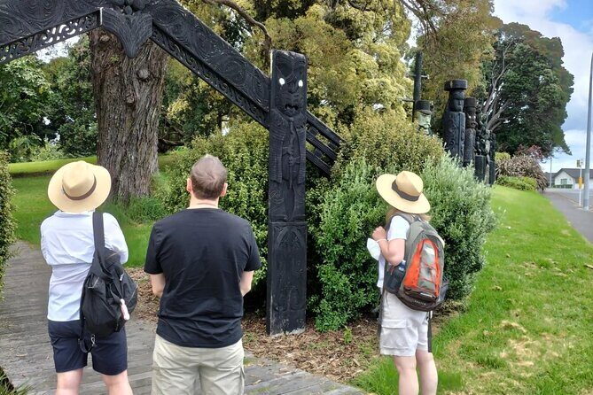 Guided Māori History and Culture Tour to Rotorua and Tauranga - Tauranga Crossing lunch: Patrick’s Pies is part of the experience
