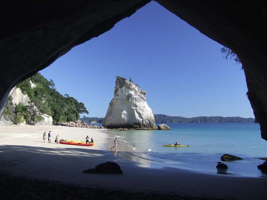 Hahei: Cathedral Cove Kayak Tour - Refreshments included - Key things to love about this Hahei kayak tour