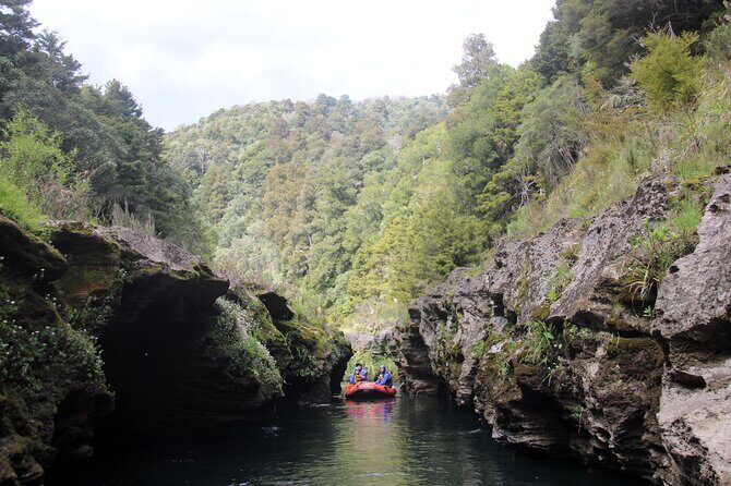Half Day, Grade 5, White Water Rafting on the Rangitikei River - Hot Showers Back at the Lodge and the Photo Option