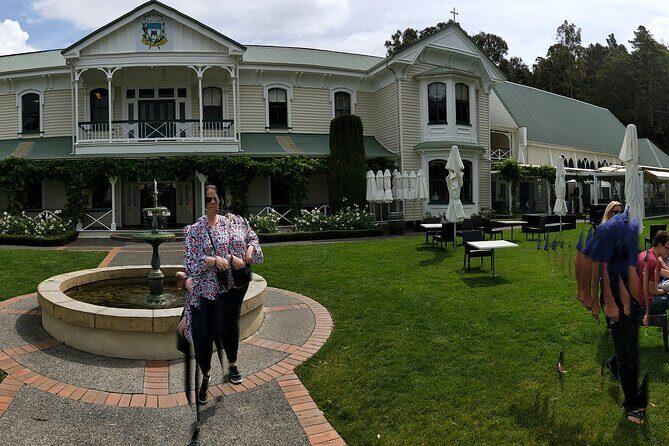 Half Day Sightseeing and Taste Tour - Art Deco Napier drive and earthquake context