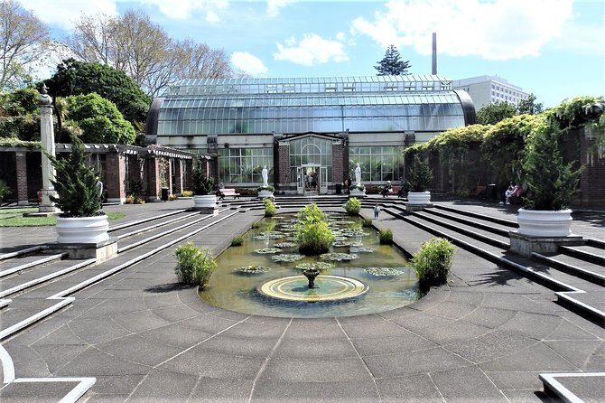 Half-Day: Small Group Auckland Scenic Tour - 4 HOURS - Devonport: The Quieter North Shore That Still Feels Old