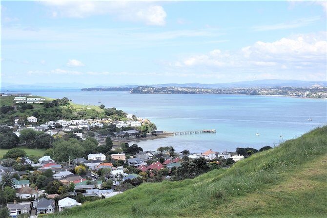 Half-Day: Small Group Auckland Scenic Tour - 4 HOURS - Mount Eden: Climbing to the Highest Point on the Isthmus