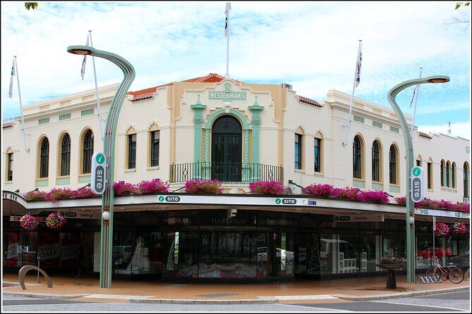 Hawkes Bay - Scenic, luncheon, wine Tour - Driving back through an Art Deco suburb