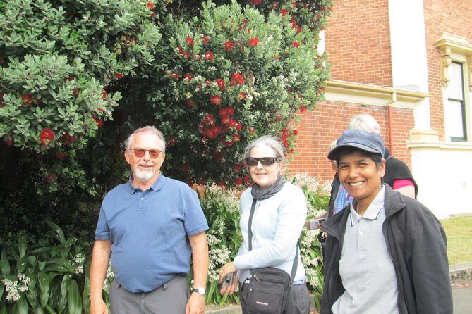 Heritage Highlights Walk - Walking Pace, Hills, and Photo Stops in One Hour