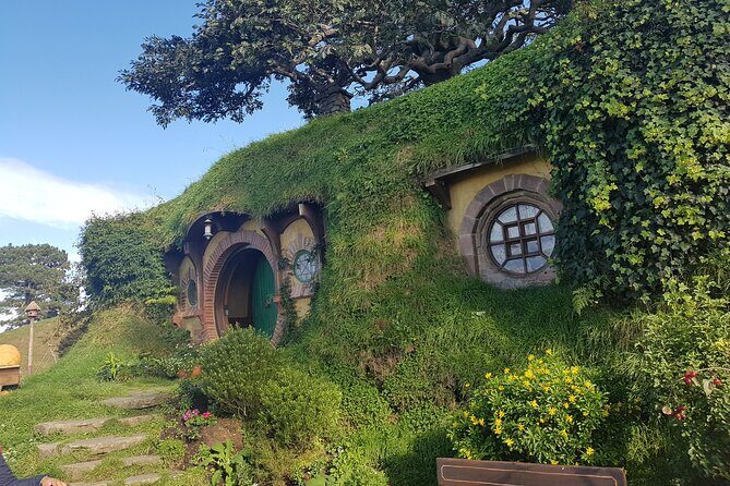 Hobbiton Afternoon Tour in Luxury Minibus from Auckland - Entering Hobbiton Movie Set: What the 2-Hour Guided Walk Actually Feels Like