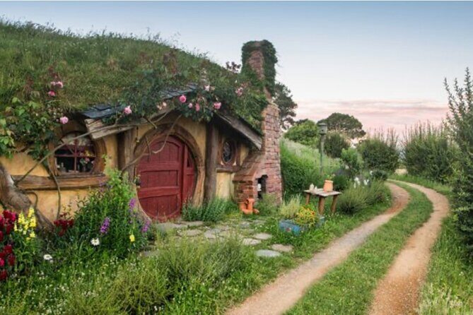 Hobbiton and Waitomo Caves Arrive in Comfort and Style - Green Dragon Inn Finish: A Pub Break Built Into the Day