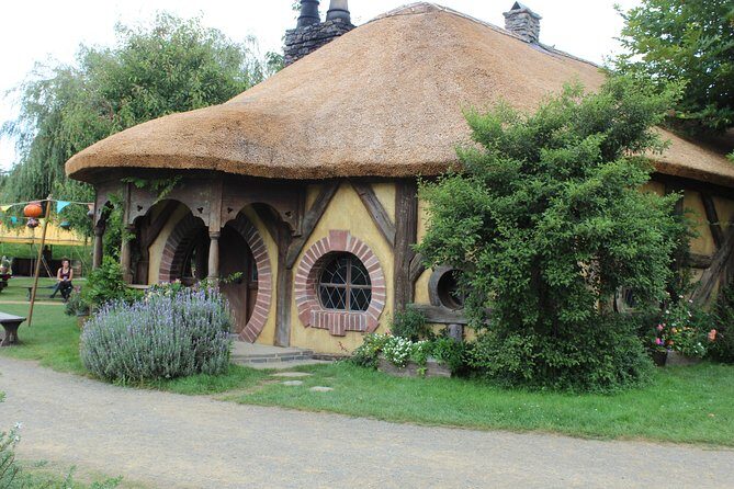 Hobbiton and Waitomo Caves from Auckland - Smaller Group - Hobbiton Movie Set: A film set that feels oddly real