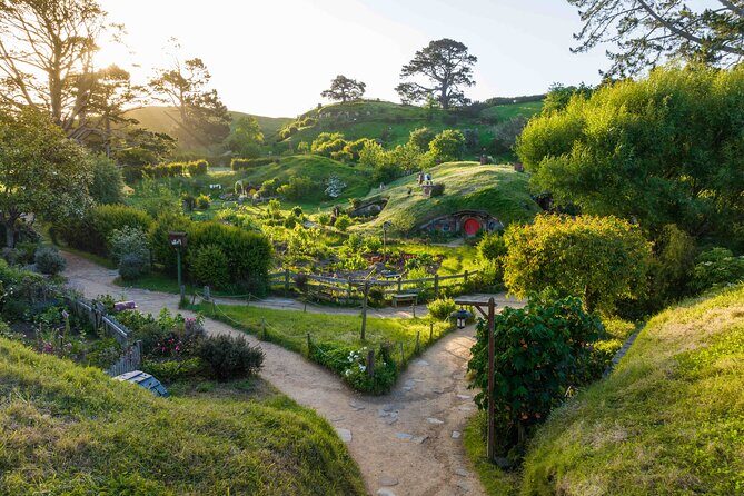 Hobbiton Movie Set and Hamilton Gardens Small Group-from Auckland - Getting out of Auckland: pickup, ride time, and onboard comfort