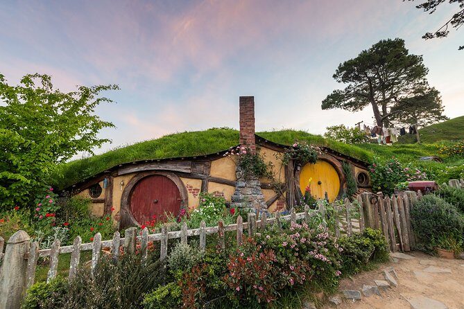 Hobbiton Movie Set Banquet Experience Private Tour From Auckland - Lantern-lit walk: how the night photos happen (and how to prep)