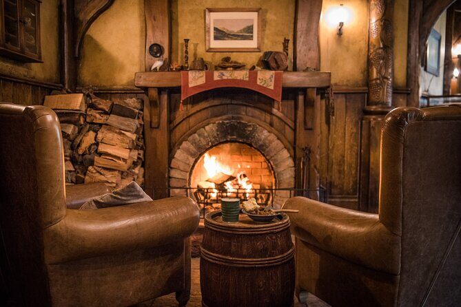 Hobbiton Movie Set Banquet Experience Private Tour From Auckland - Timing by season: planning your sunset departure from Auckland